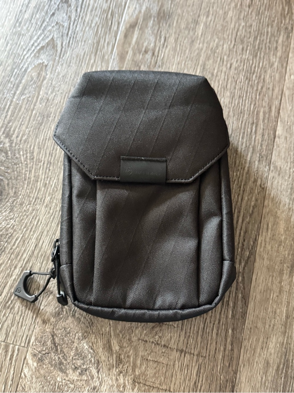 Wandrd X1 Black Crossbody Bag - Medium Minimal Everyday Carry